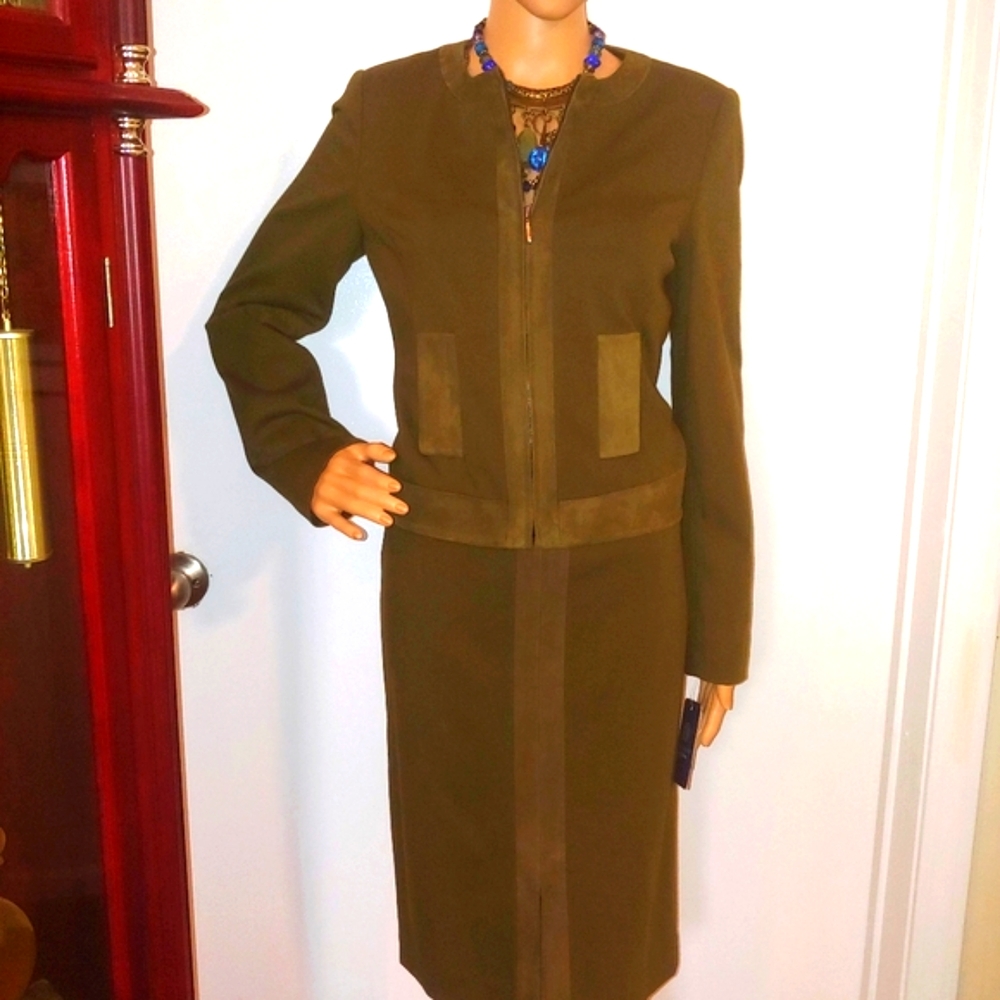 SOLD! MARKDOWN SALE 43% OFF!!! DONCASTER 8 KNIT OLIVE SUEDE SKIRT SUIT